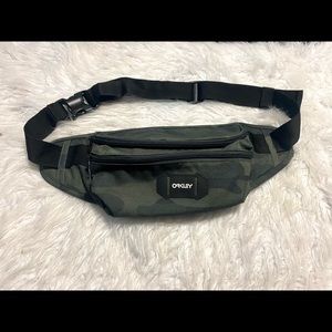 oakley fanny pack